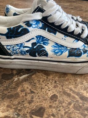 Vans Floral Low-Top Sneakers in Blue and White 6